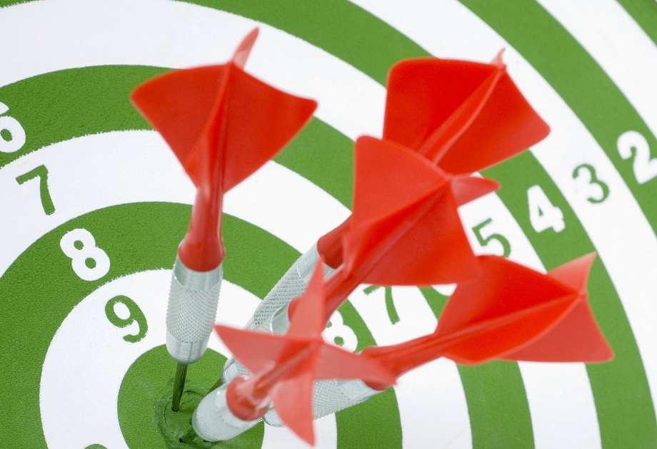 Tikkataulu, jossa tikat on keskellä.