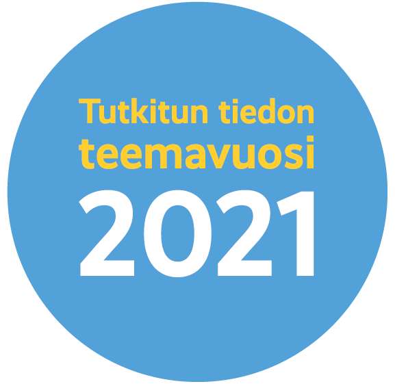 Tutkitun tiedon teemavuosi 2021 -logo. Sininen ympyrä, jossa keltaisella teksti Tutkitun tiedon teemavuosi ja valkoisella vuosiluku 2021.