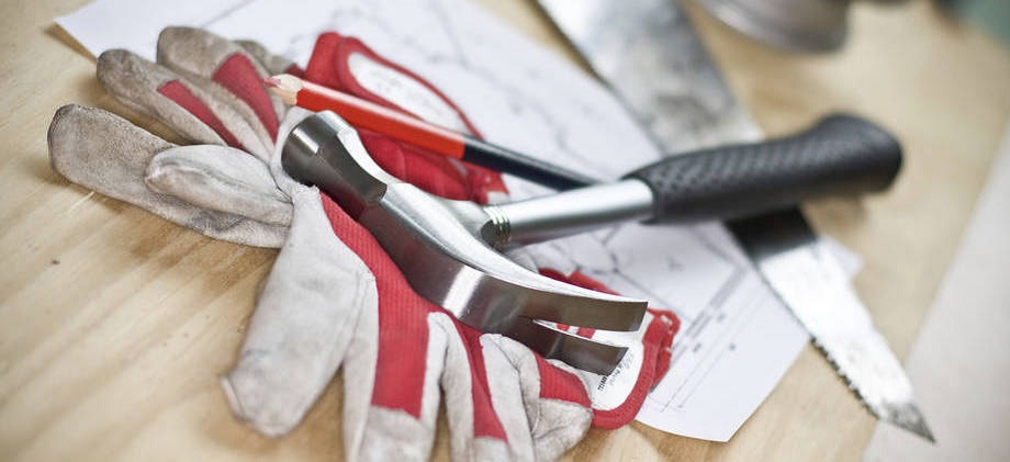 Rakentajan välineitä.