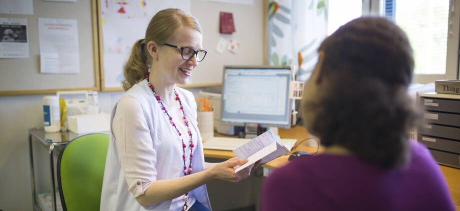 Äiti neuvolavastaanotolla