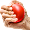 Nollalinjan logo, punainen pallo nyrkissä.