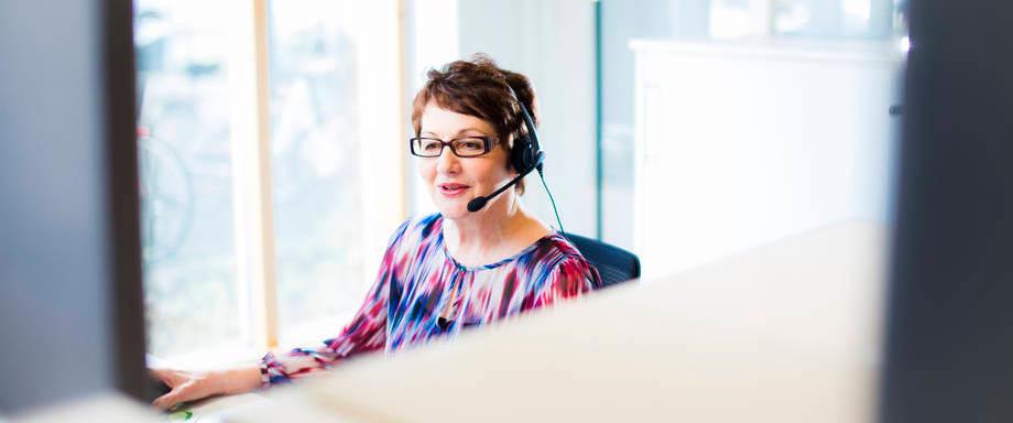  A woman on a telephone exchange receives calls.