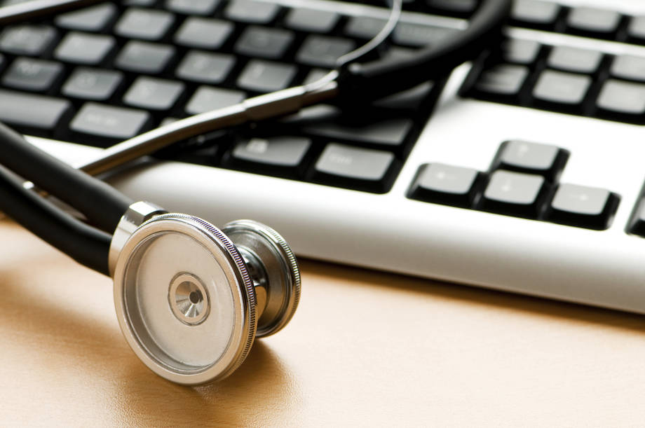 Stetoskooppi ja näppäimistö.